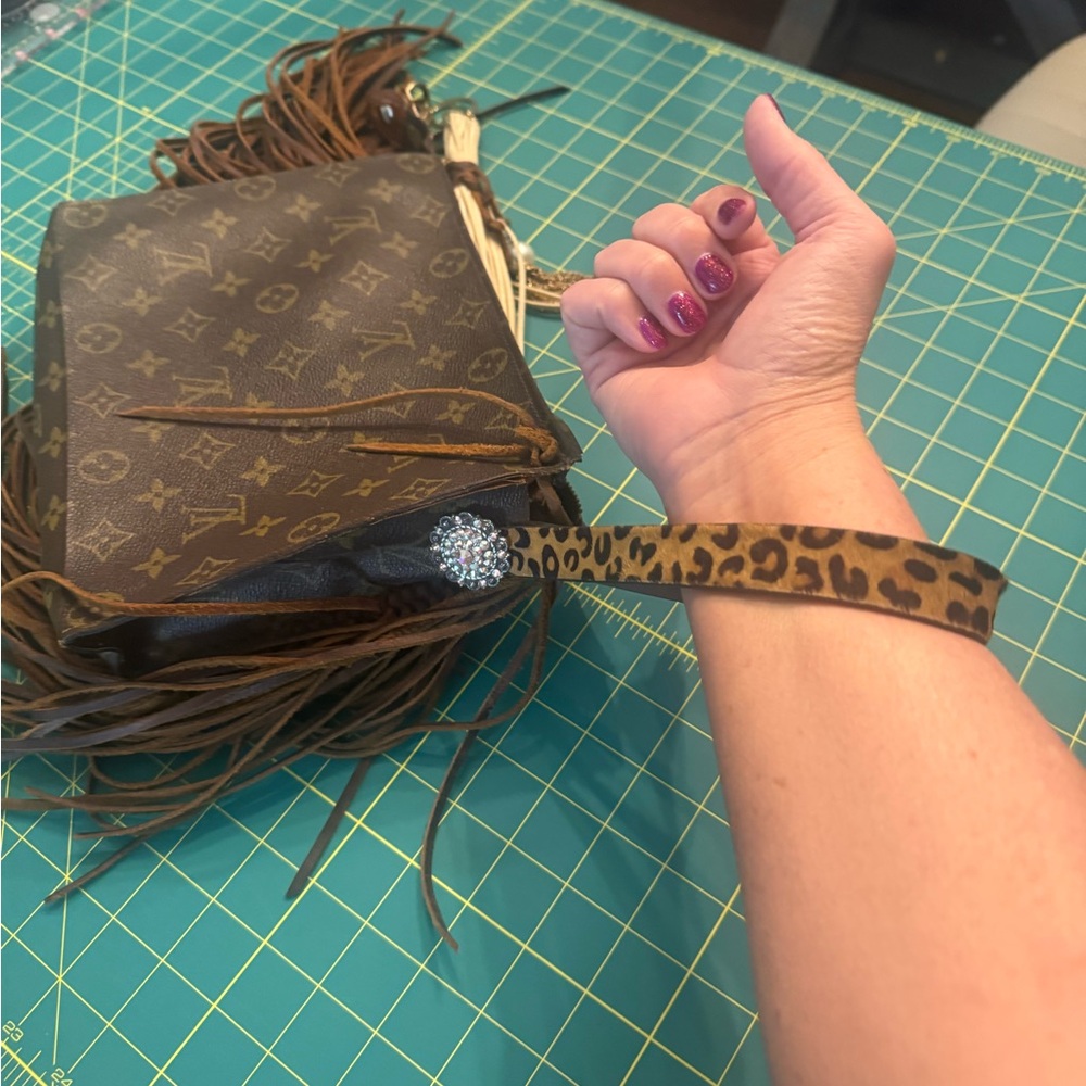 Louis Vuitton Brown Fringe Crossbody Bag- Tricked Out Vintage Tolietry 26 - Picture 8 of 8